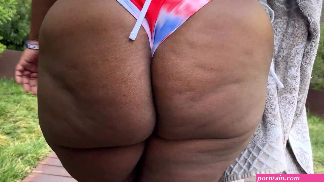 Dirty Diana Showing off her Bubble Booty