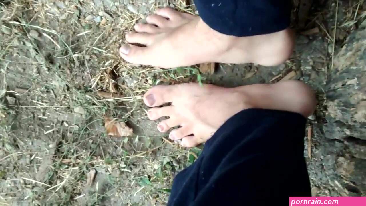 Video: Lick my dirty feet