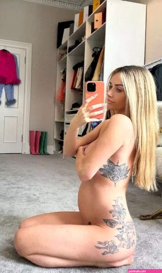 Pregnant Laura Anderson strips completely naked to show off growing baby bump