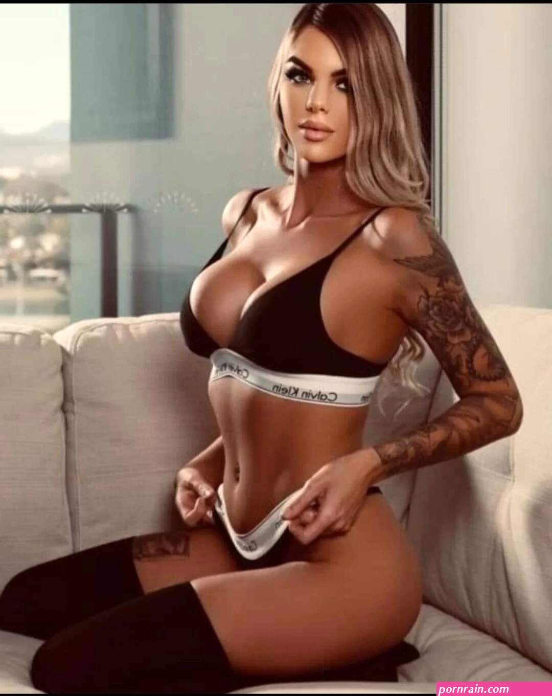 LARA ROSE