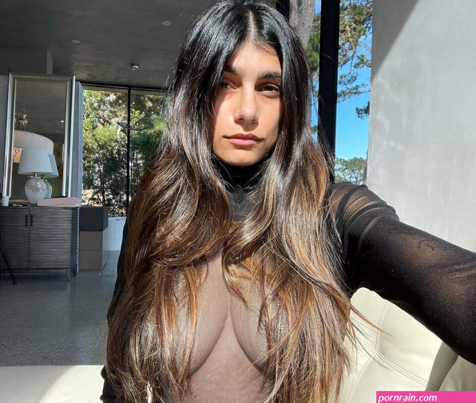 Former pornstar Mia Khalifa claims trendy seaside town is better than MIAMI in gushing Instagram post