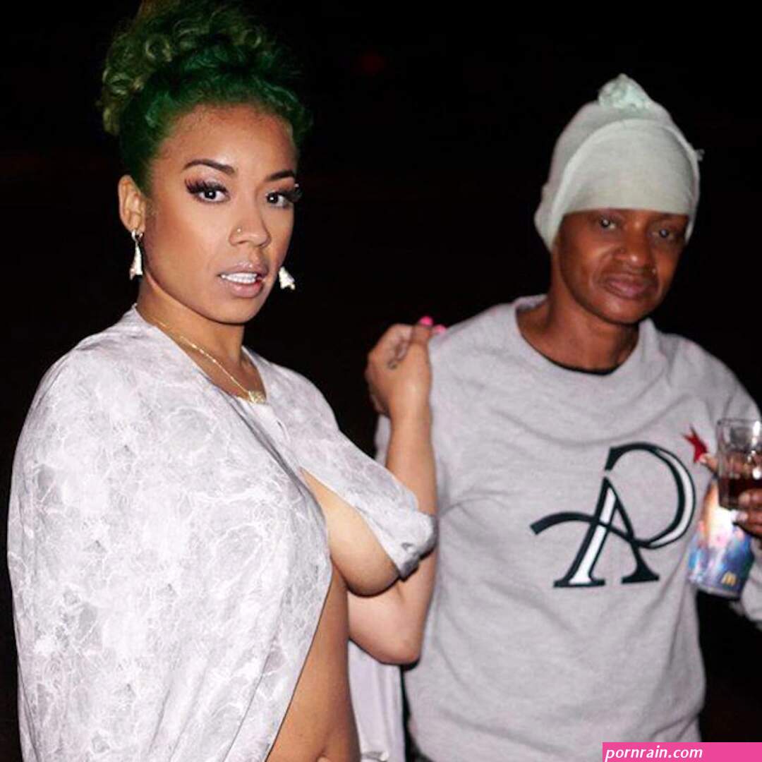 Keyshia Cole Comes Close to Wardrobe Malfunction While Posing With Mom