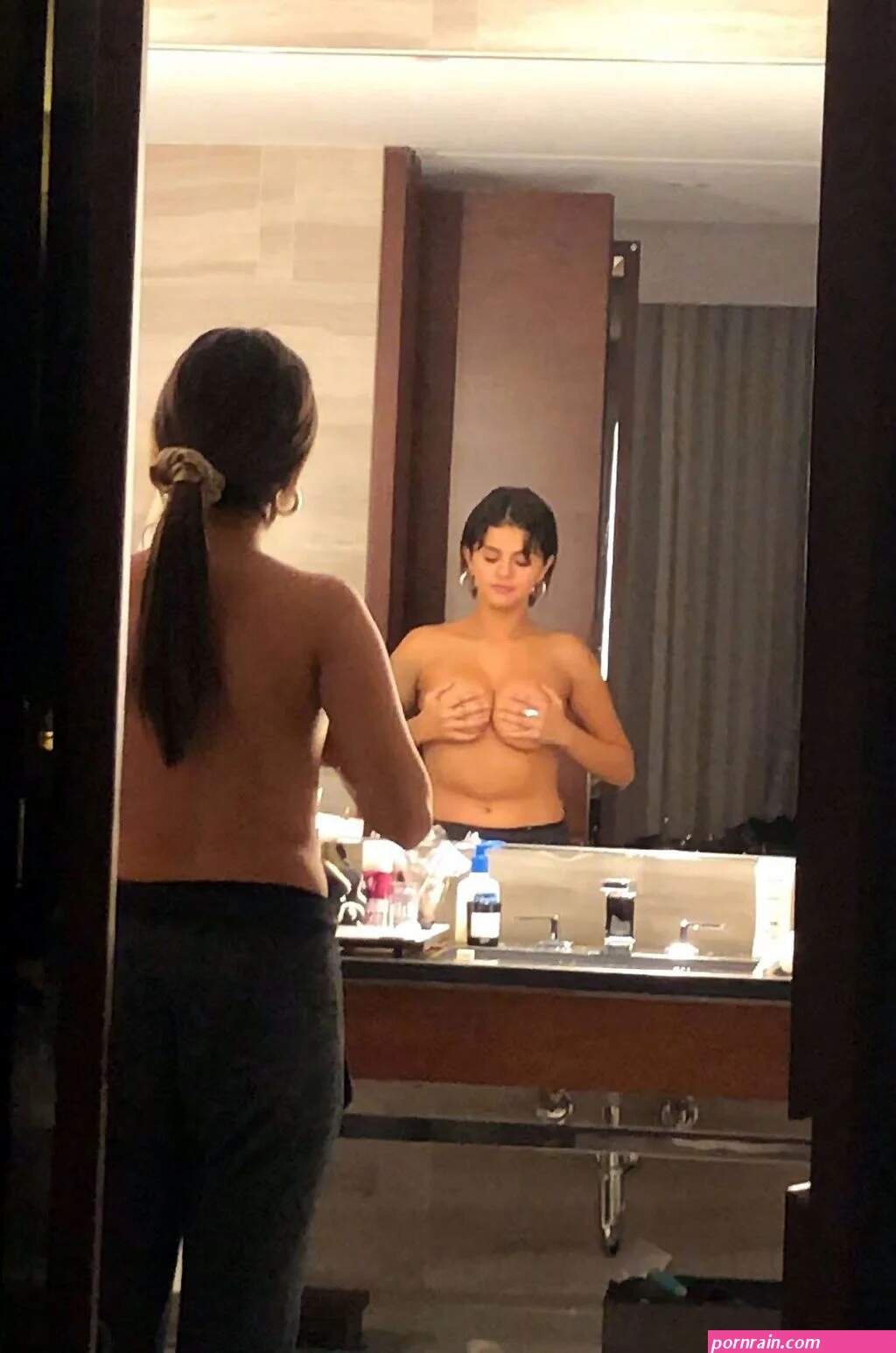 Selena Gomez Nude