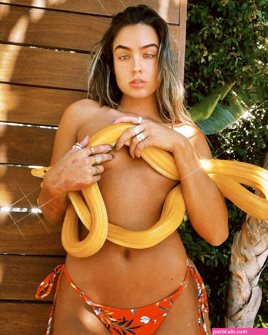 Sommer Ray Drinks Wine While Fully Naked In Foamy Bathtub Photo
