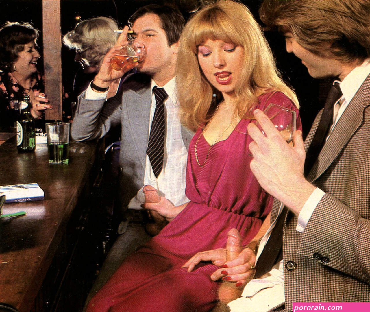 Vintage double handjob at the bar Porn Pic