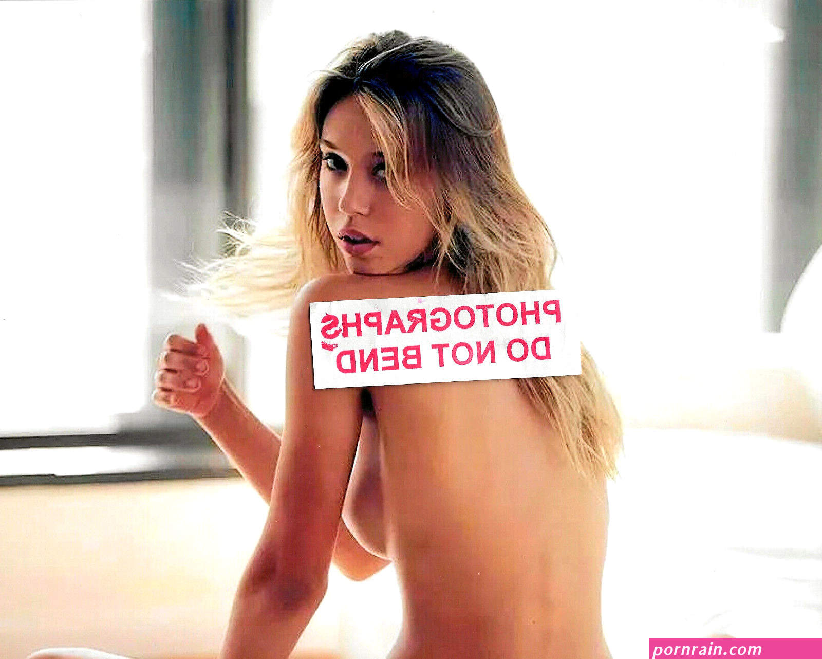 810 photo Alexis Ren pretty sexy actress model publicity photo