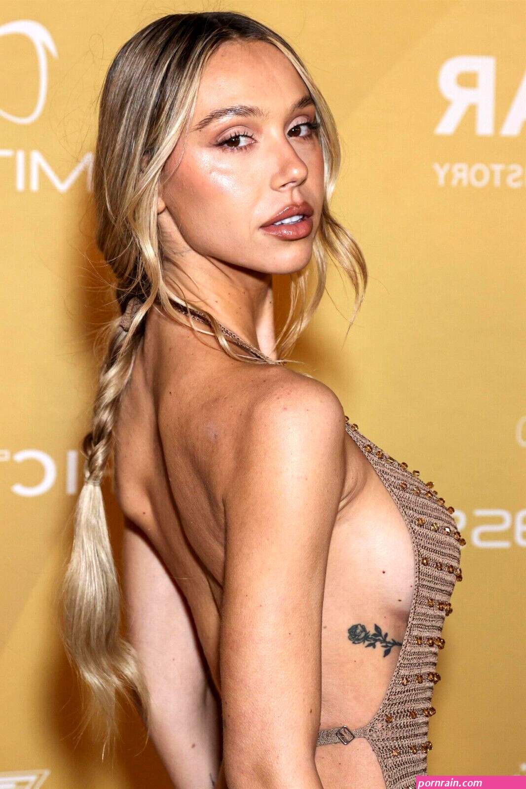 Alexis Ren Glossy Photo 8.5 x 11 India