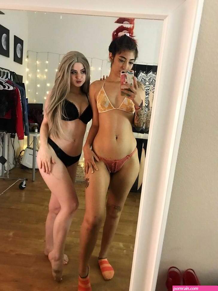 Hot lesbos Sexy Gallery