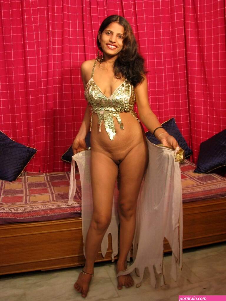 Sexy aunty leg spread
