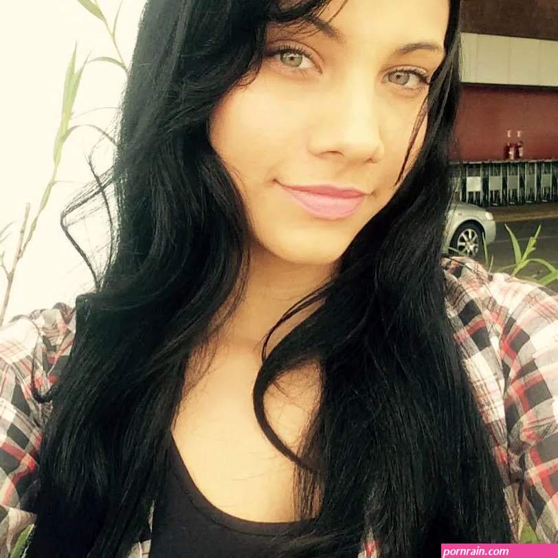 Gostosa ninfeta do RS peladinha mostrou a buceta gostosa no grupo do Whatsapp