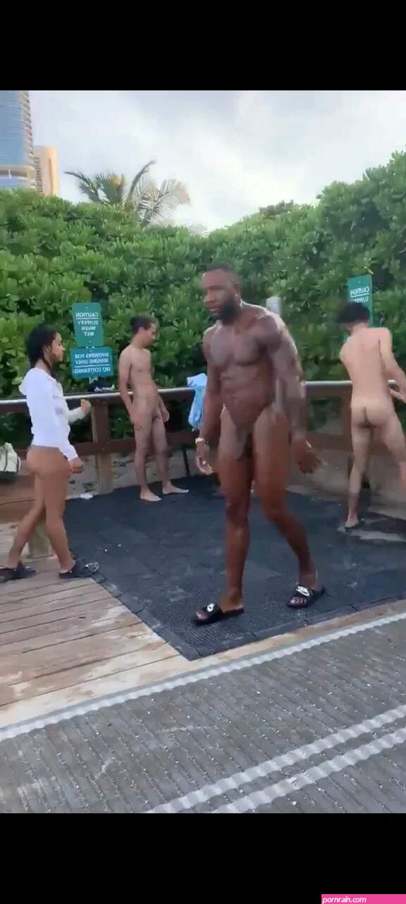 CFNM clothed female nude male: Guys Naked in