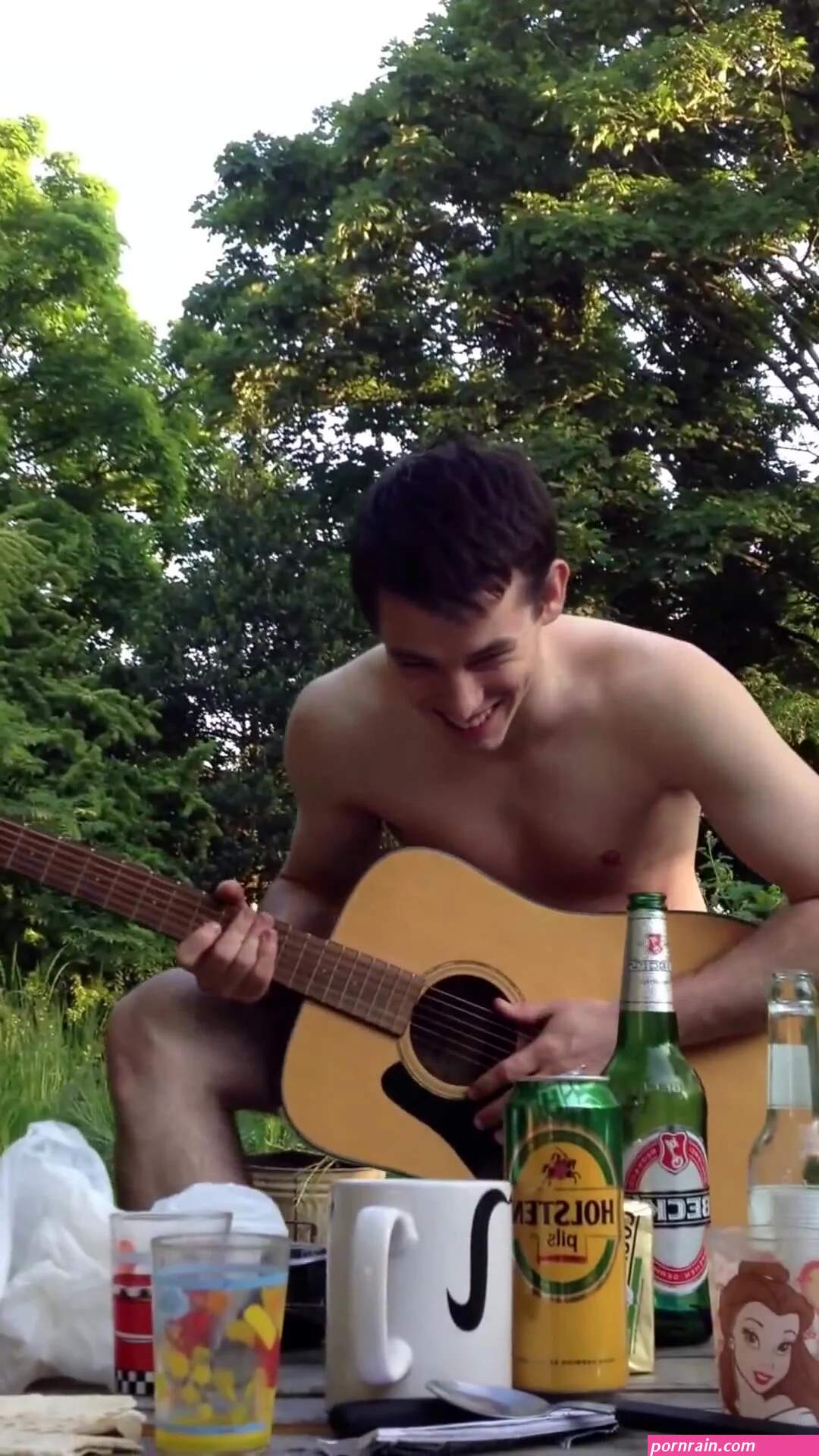 CFNM CMNM PUBLIC: Naked in the back garden