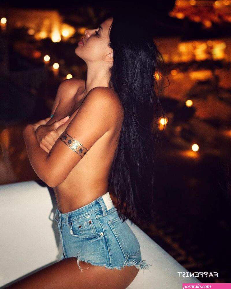 Ivana Knoll Nude and Sexy Photo Collection