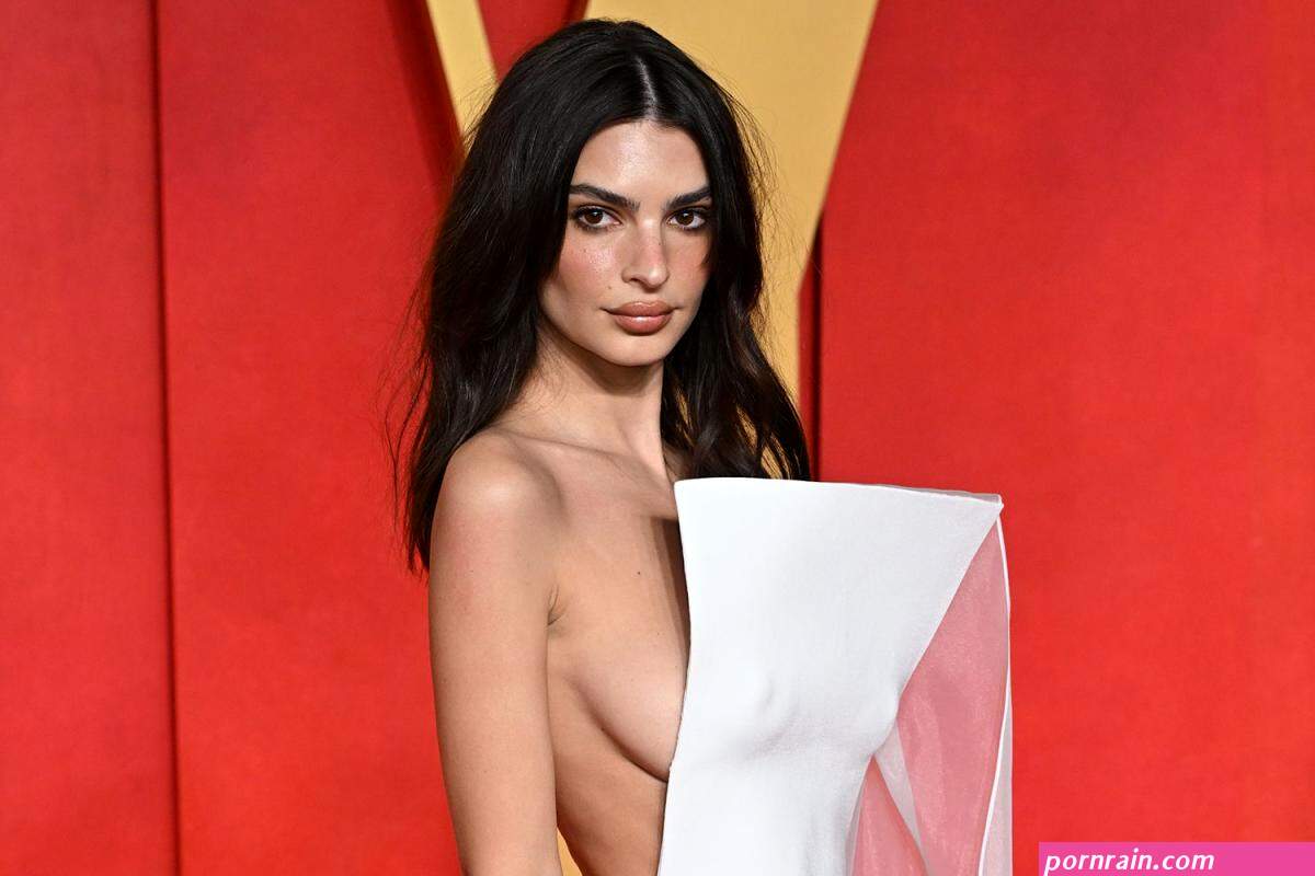 Emily Ratajkowski Narrowly Avoids Nip Slip in Daringly Revealing Gown at 2024 Vanity Fair Oscar Party