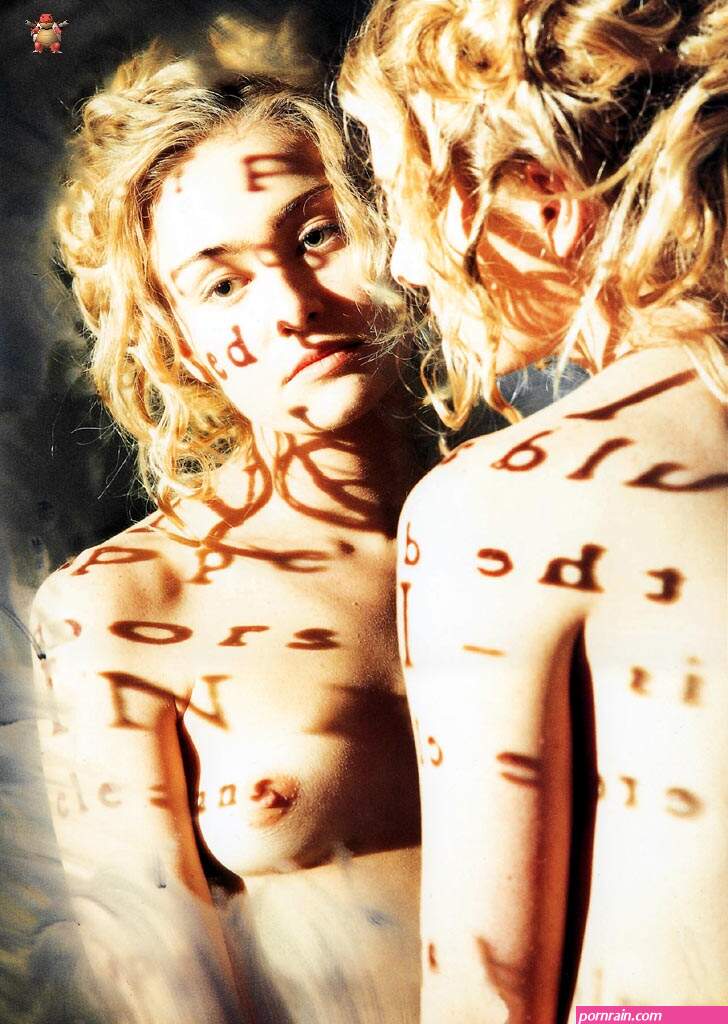 Portia De Rossi nude tit