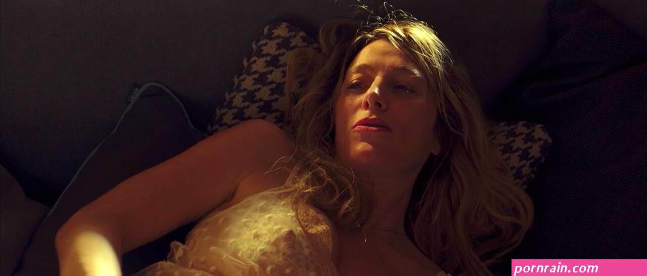 Naked Valeria Bruni Tedeschi in Like Crazy ANCENSORED