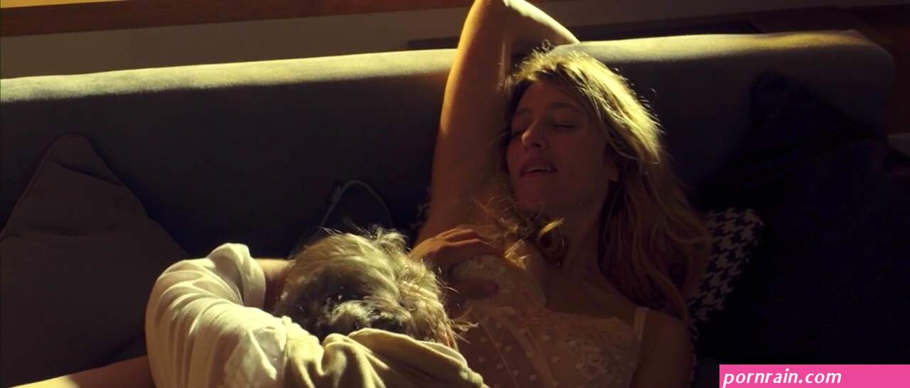 Naked Valeria Bruni Tedeschi in Like Crazy ANCENSORED