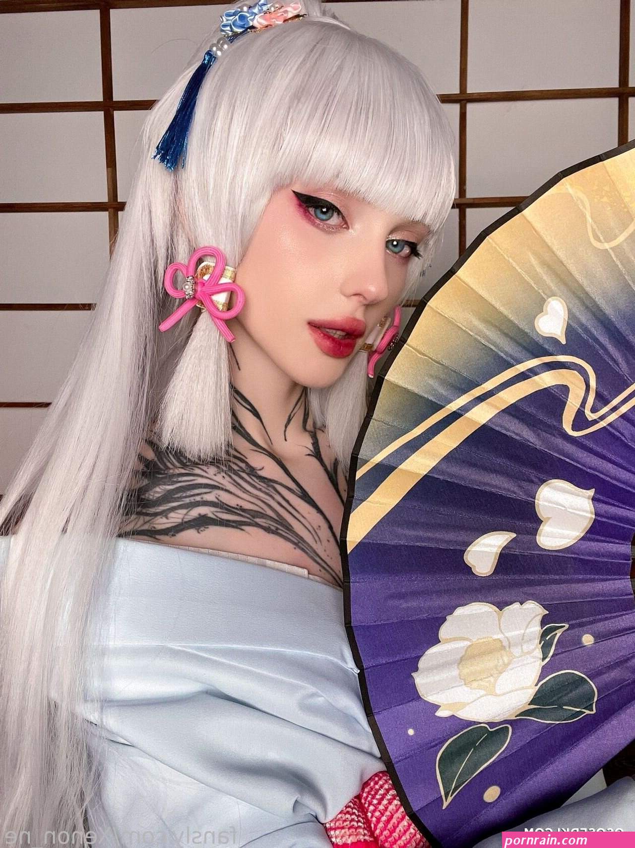 Model Alin Ma xenoncos in cosplay Ayaka Kamisato from Genshin Impact