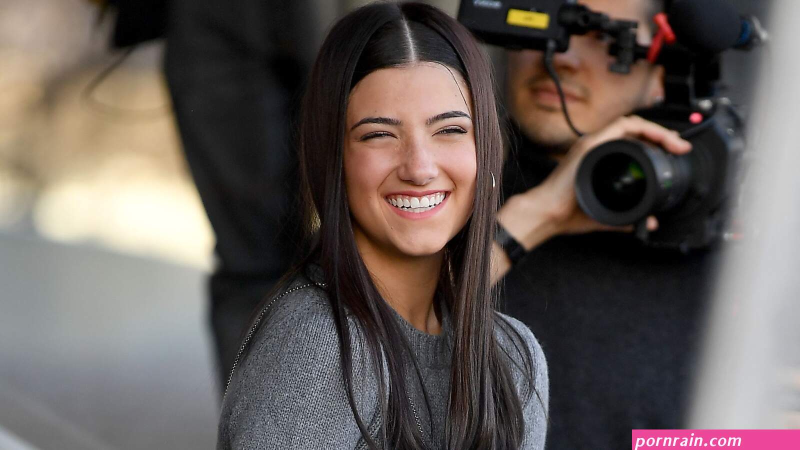 Charli DAmelio: Who is the 16-year-old who has become the first to reach 100 mi