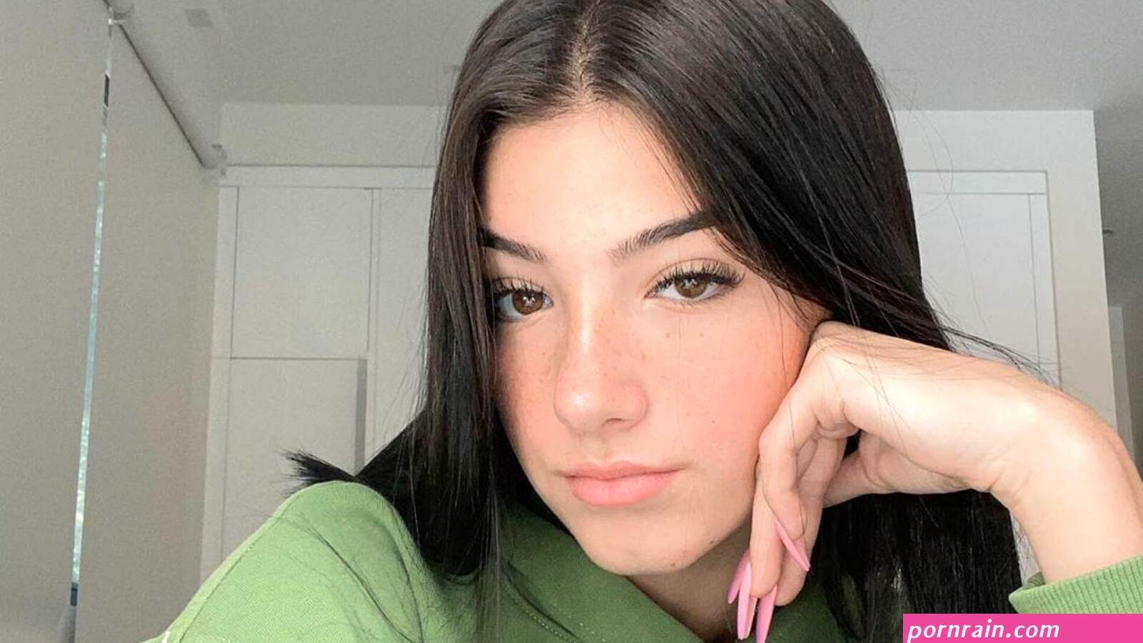 Charli DAmelio Wallpapers 16 images inside
