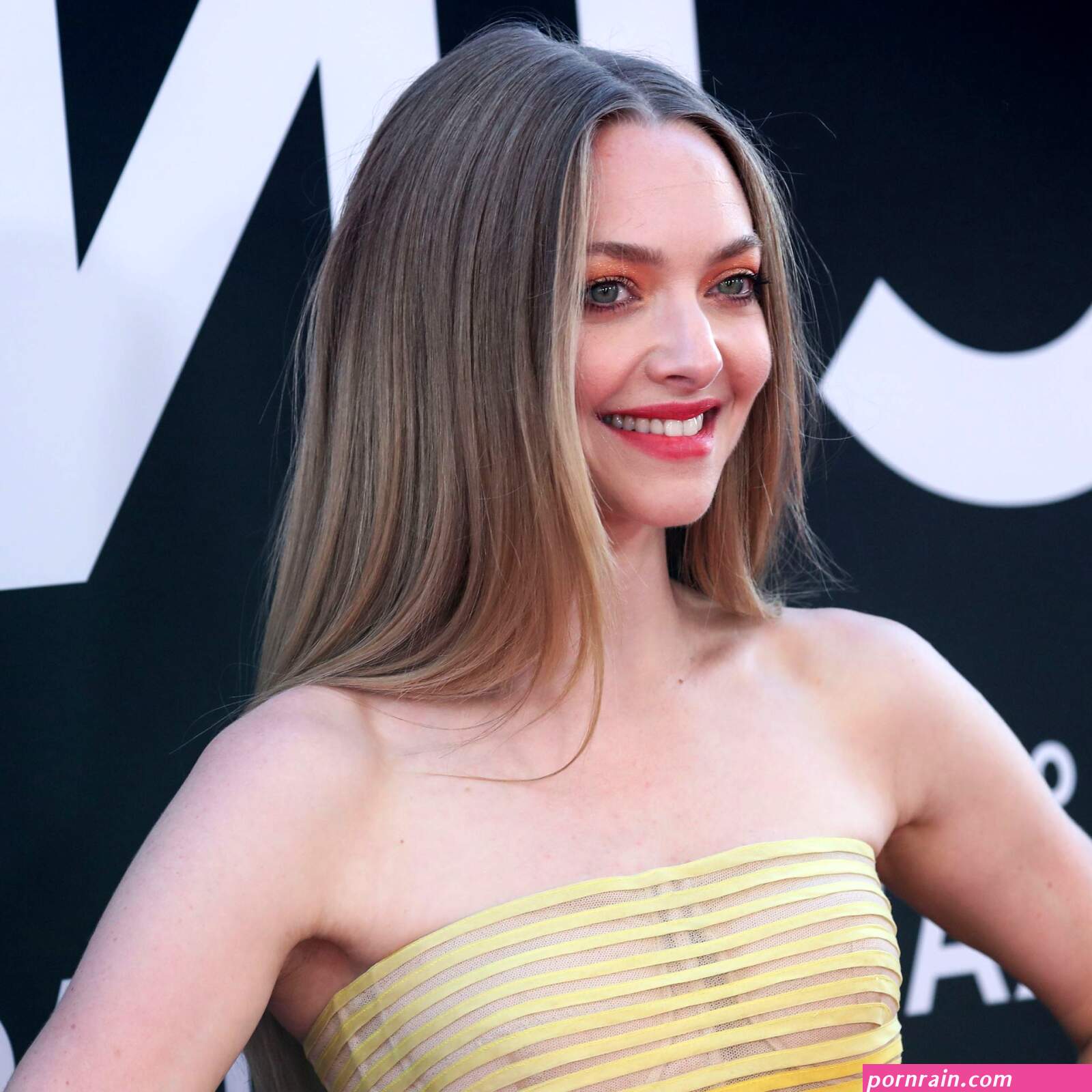 Eternal Beauty Amanda Seyfried Looking Sexy in a Yellow Dress