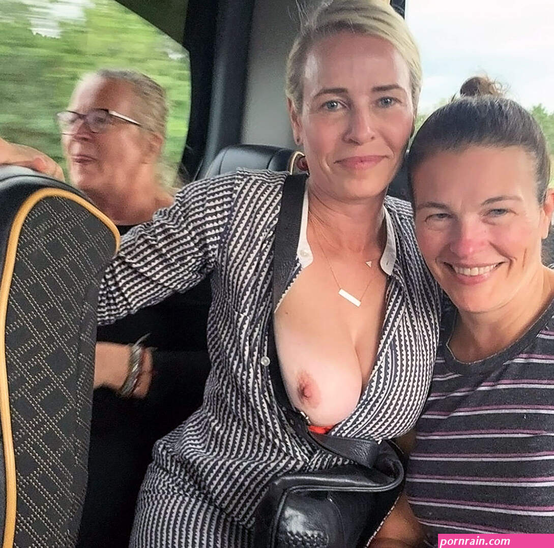 Chelsea Handler Naked and Sexy Photo Collection