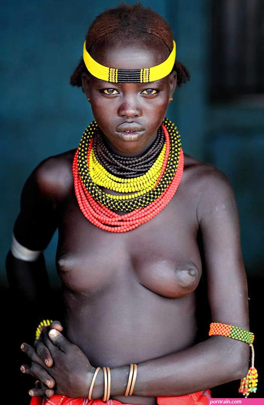 Africa gals display breasts