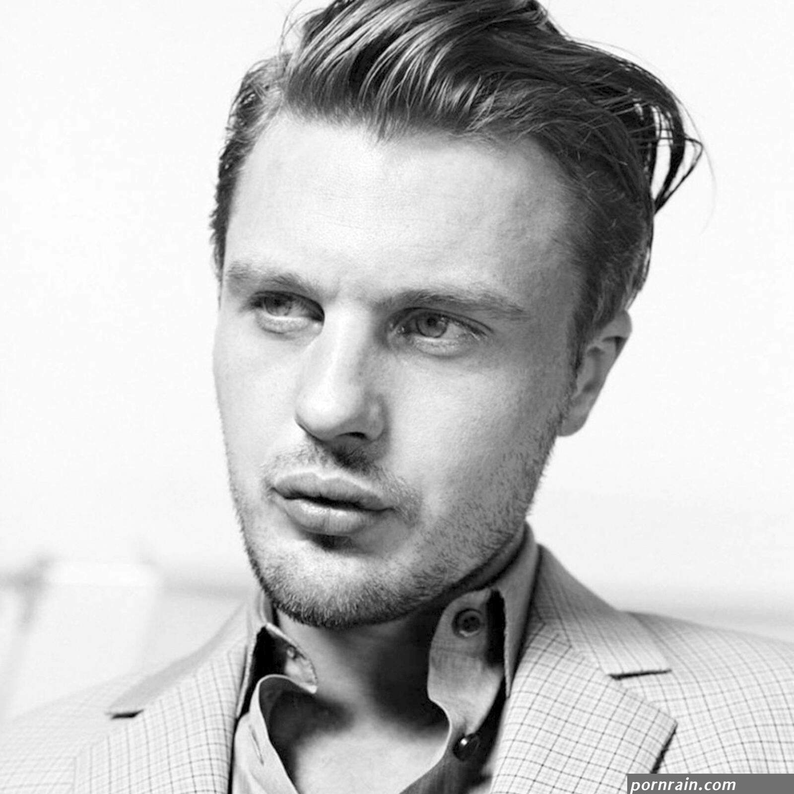 Cunto mide Michael Pitt?