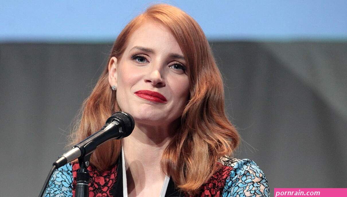 Jessica Chastain Flaunts 112-Carat Blue Topaz Dripping In Gucci