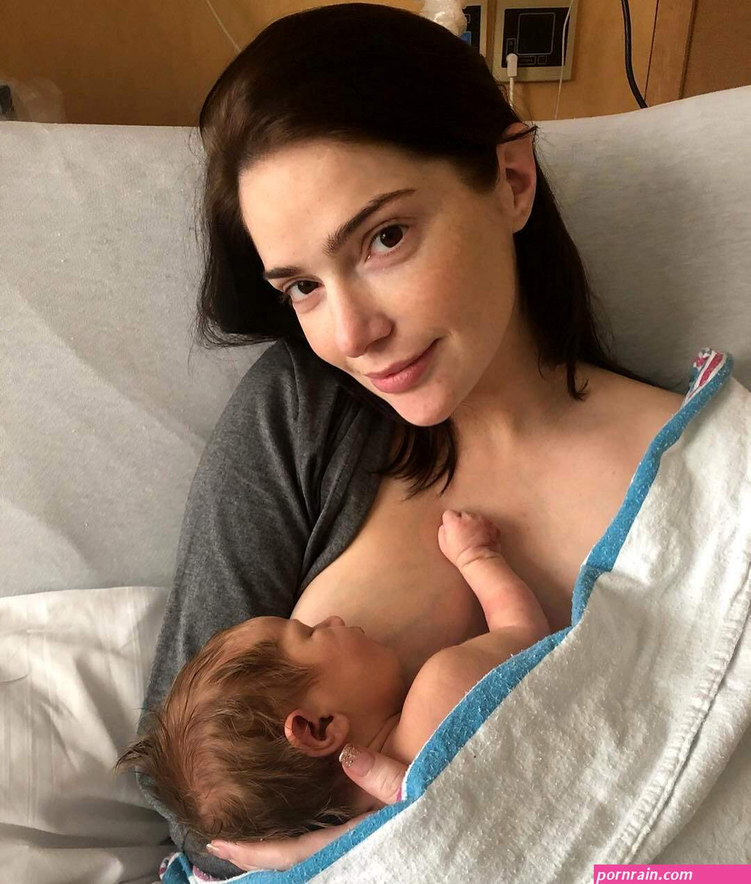 This Is Us Star Janet Montgomery Welcomes Daughter Sunday Juno