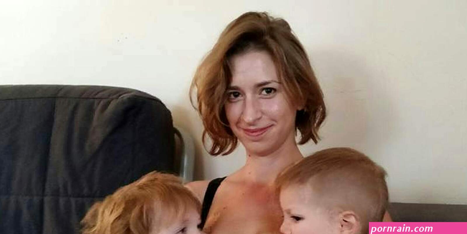 Mom proudly breastfeeds son alongside her friendsand rallies WorldBreastfeedi