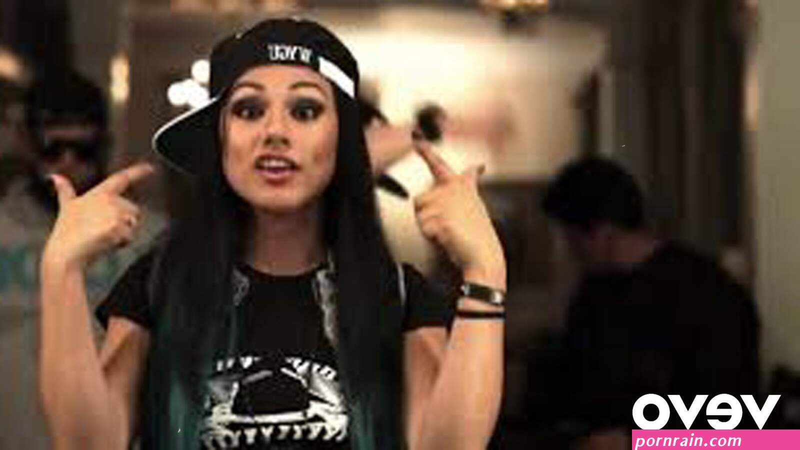 Snow tha nude