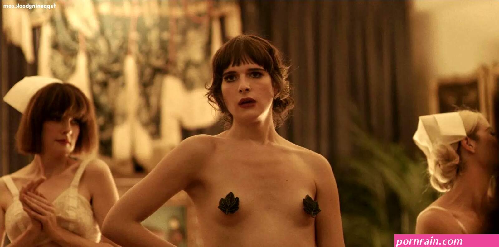 Hari nef nude