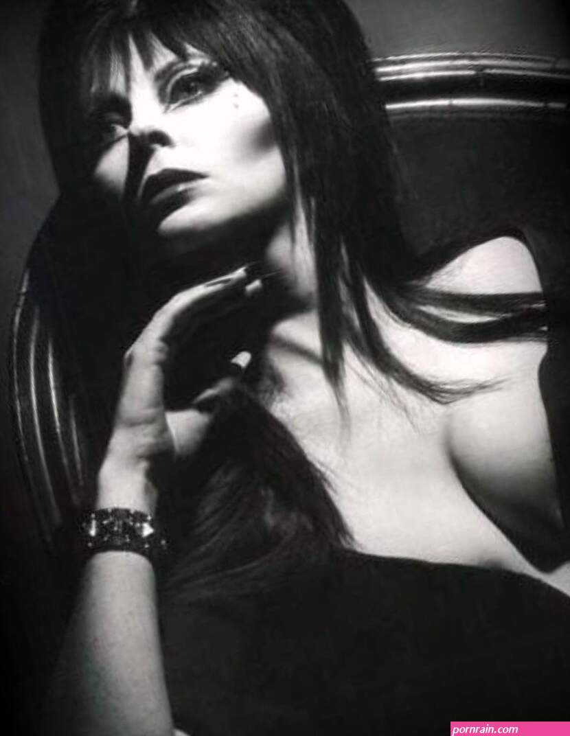 Elvira Cassandra peterson Gothic beauty Dark beauty
