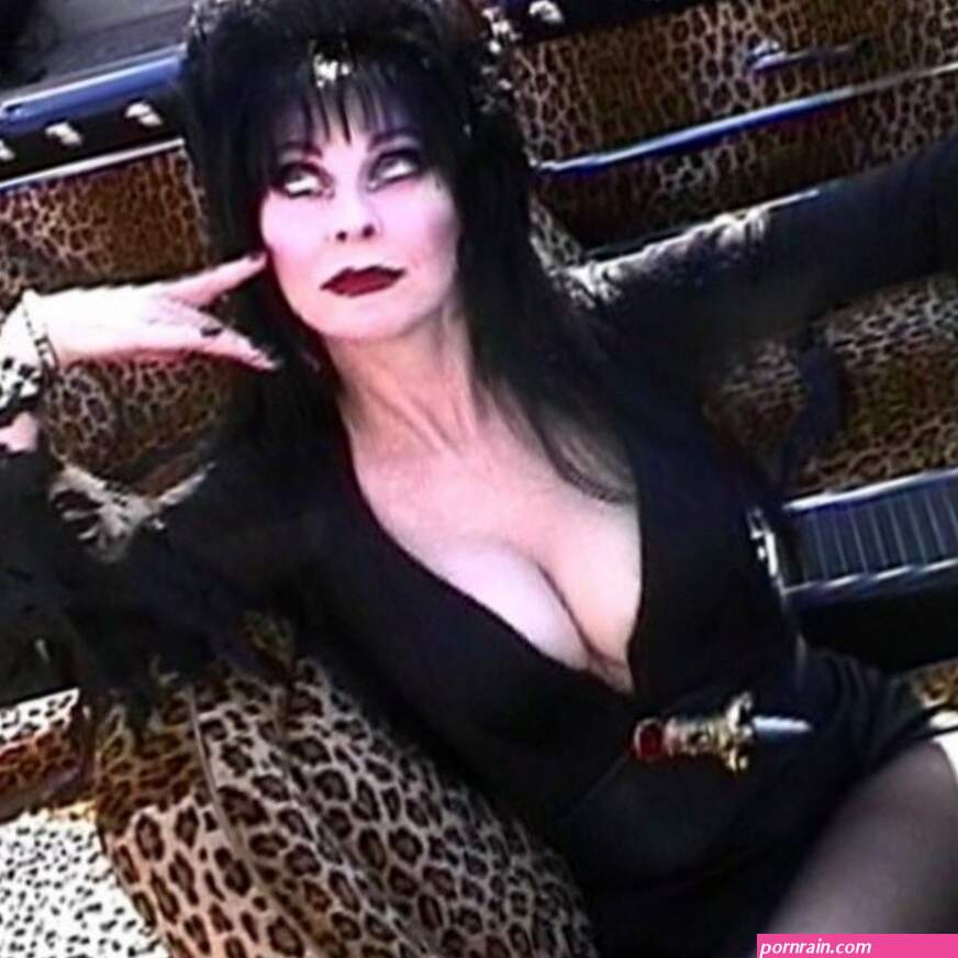 Elvira Cassandra Peterson Kommer Ut