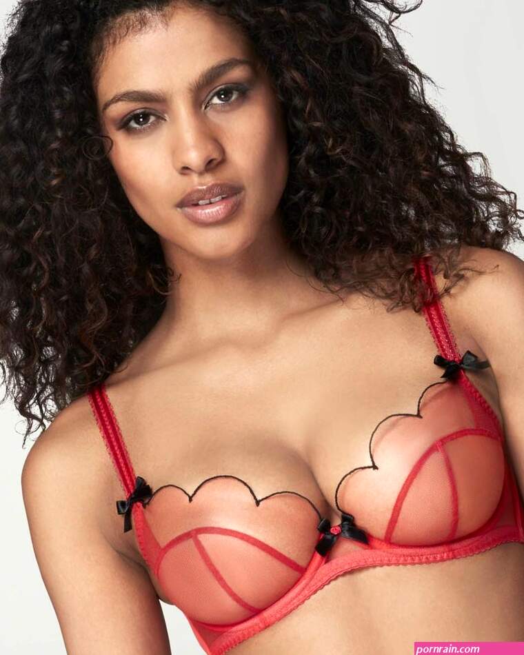 25 Best Bras for Big Boobs 2024