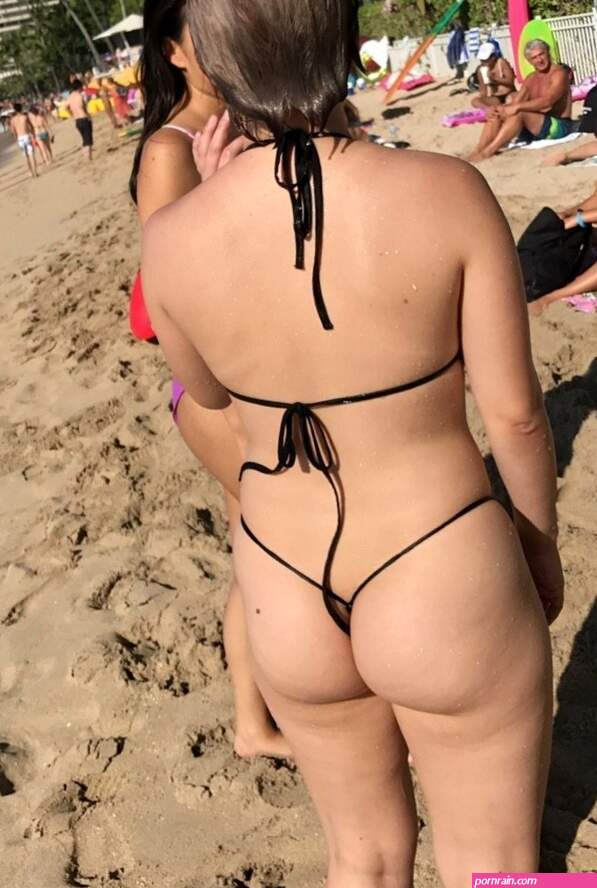 Beach bikini voyeur