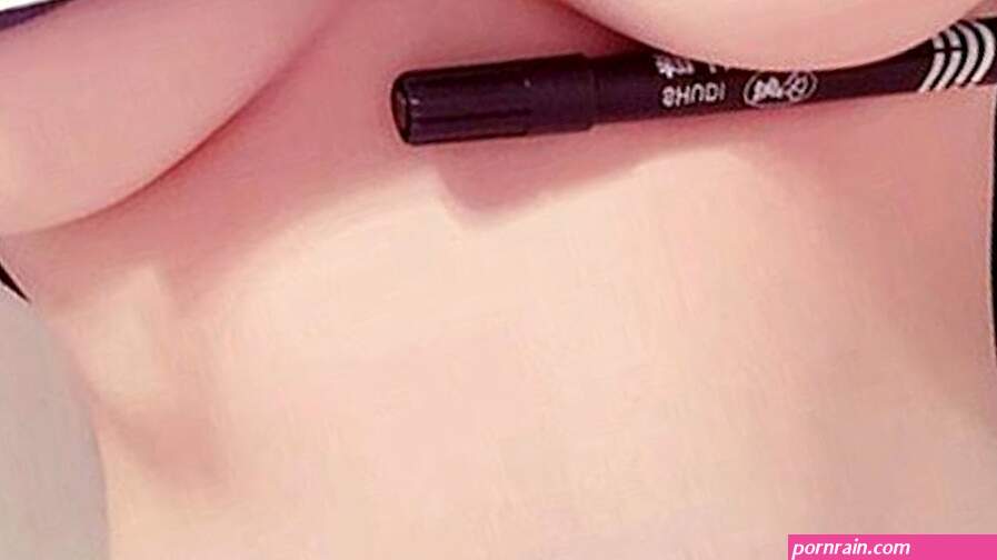 Asian Girls Hold Pens WITH THEIR BOOBS in New Challenge