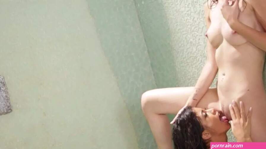 Squirting lesbians love playing hardcore while fingering