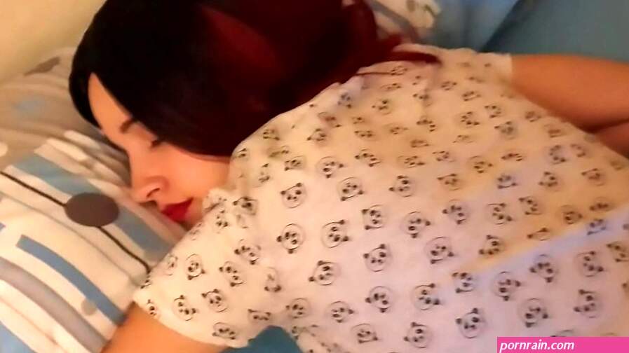 LE ROMPEN EL CULO A JOVENCITA POR PRIMERA VEZ Y LO LLENAN DE LECHE