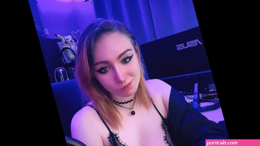 Downblouse Nipslip While I was Streaming On Tiktok