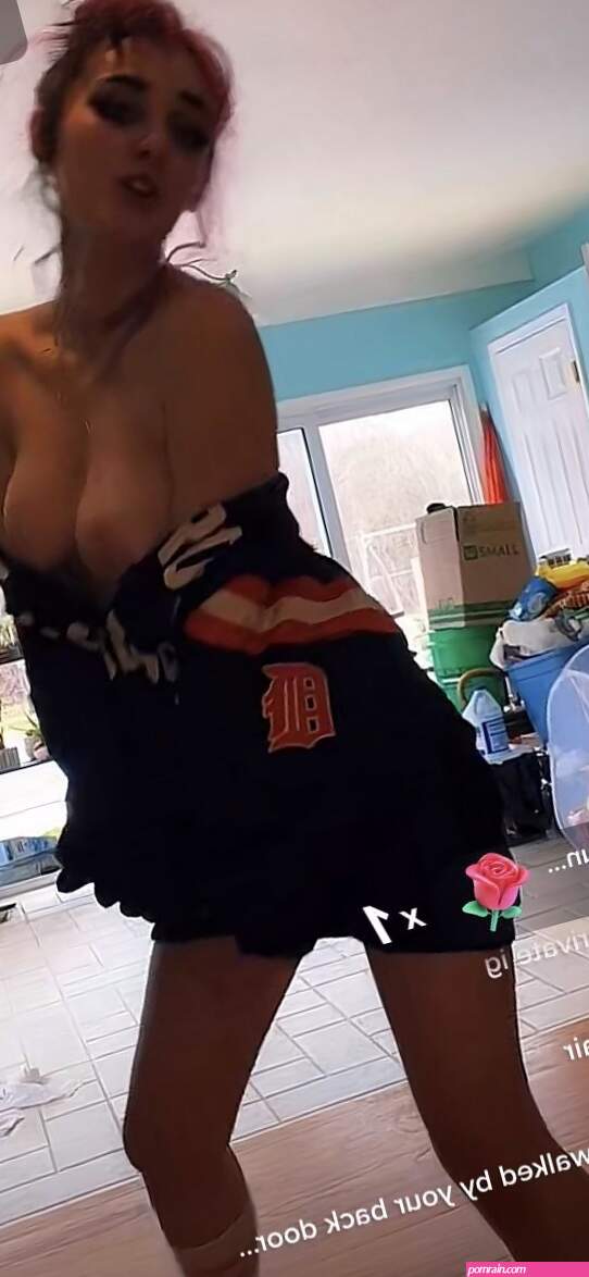 Goth Babe TikTok live nip slip peepdat