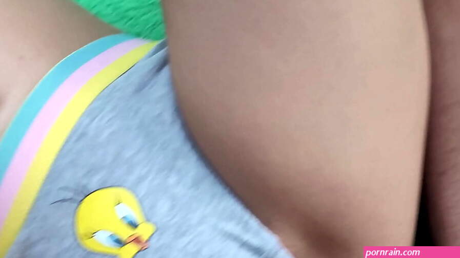 Pumping wet pusy with sperm