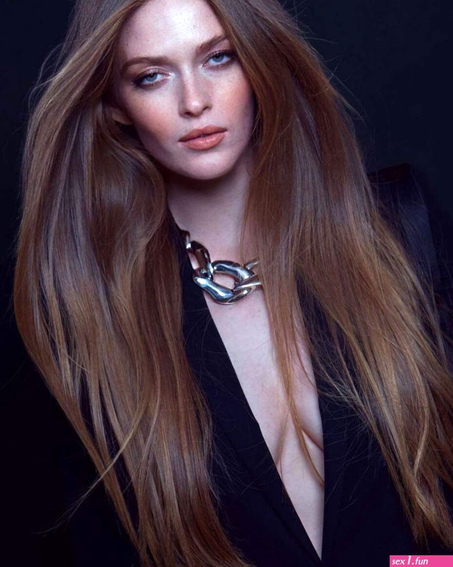 Larsen Thompson Sexy Tits and Ass Photo Collection
