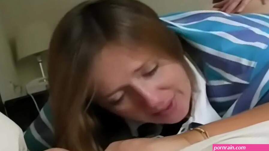 Filho comendo a me