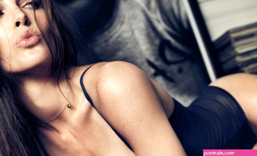 18 Impossibly Beautiful Photos Of American Supermodel Hilary Rhoda