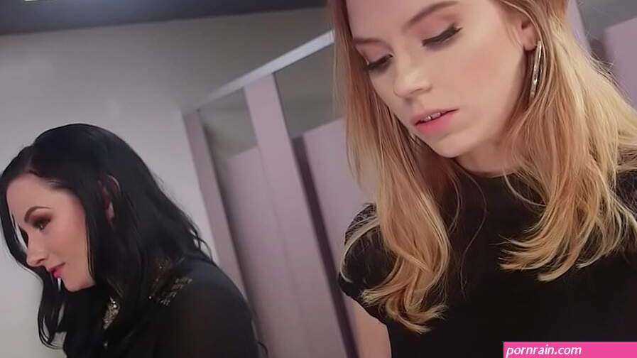 Lesbian domination with toy and strapon anal fucked