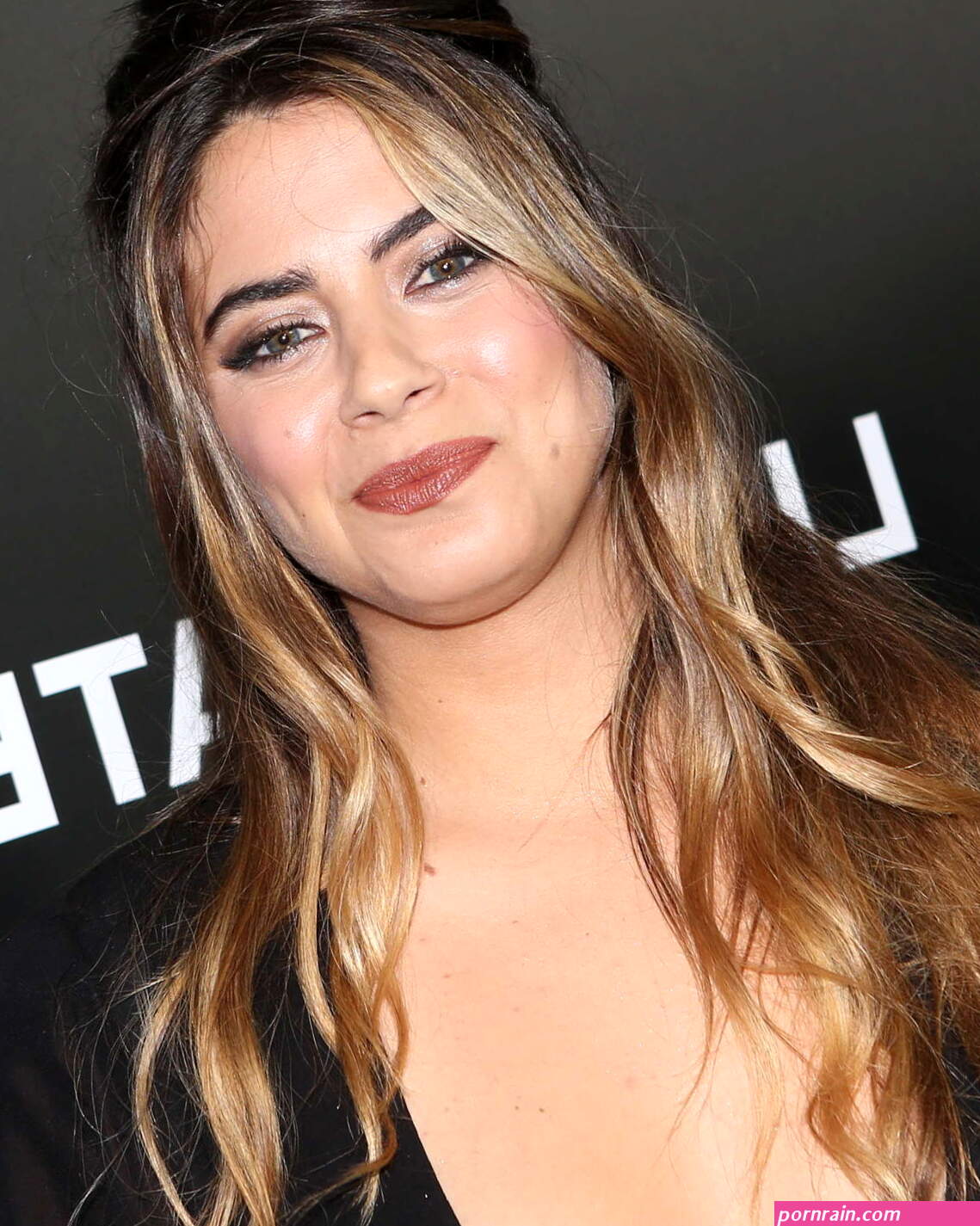 Lorenza Izzo Wallpapers High Quality Download Free