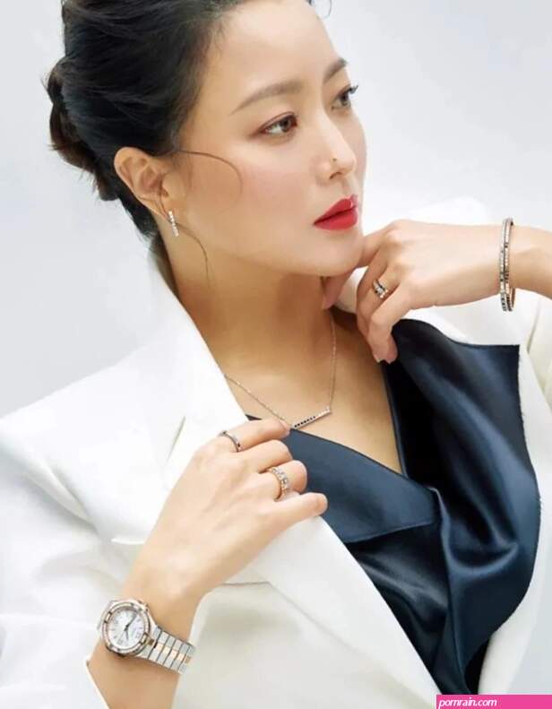 M chng tài phit phn ng gây chong khi chng kin i minh tinh Kim Hee Sun