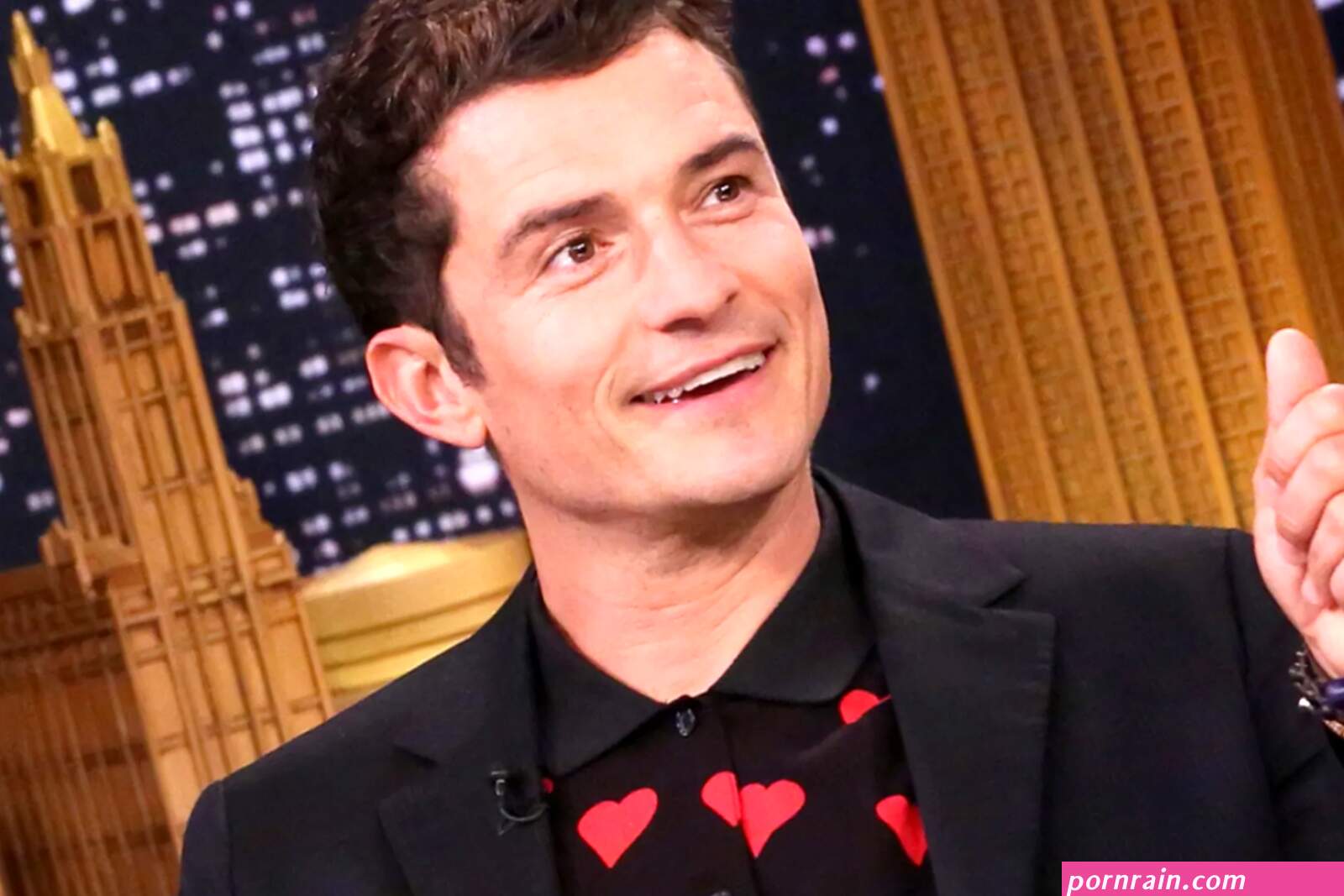 Orlando Blooms naked picture is all over Hollywood Page Six